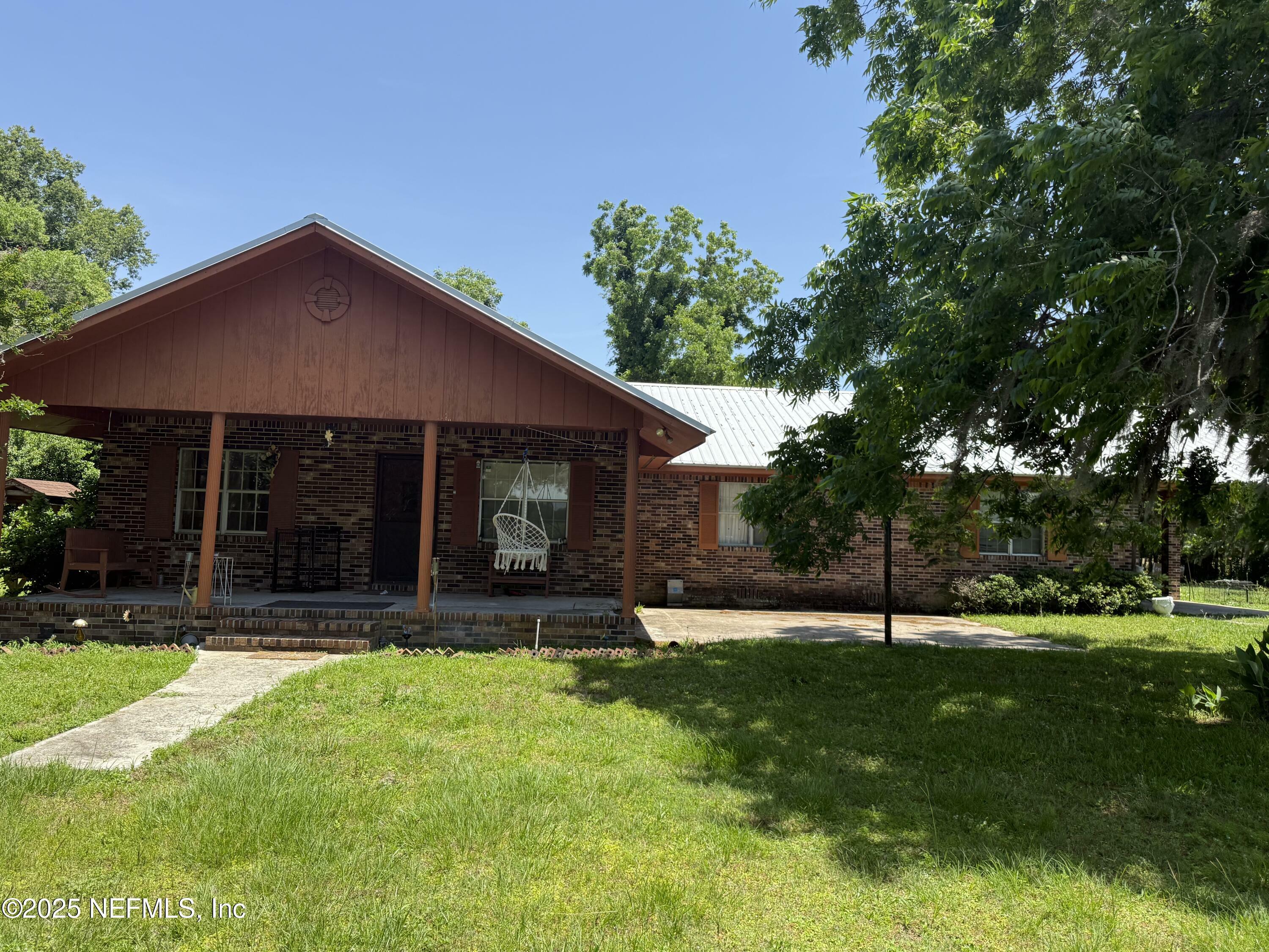 Property Photo: 17073 Jack Dowling Circle FL 32087