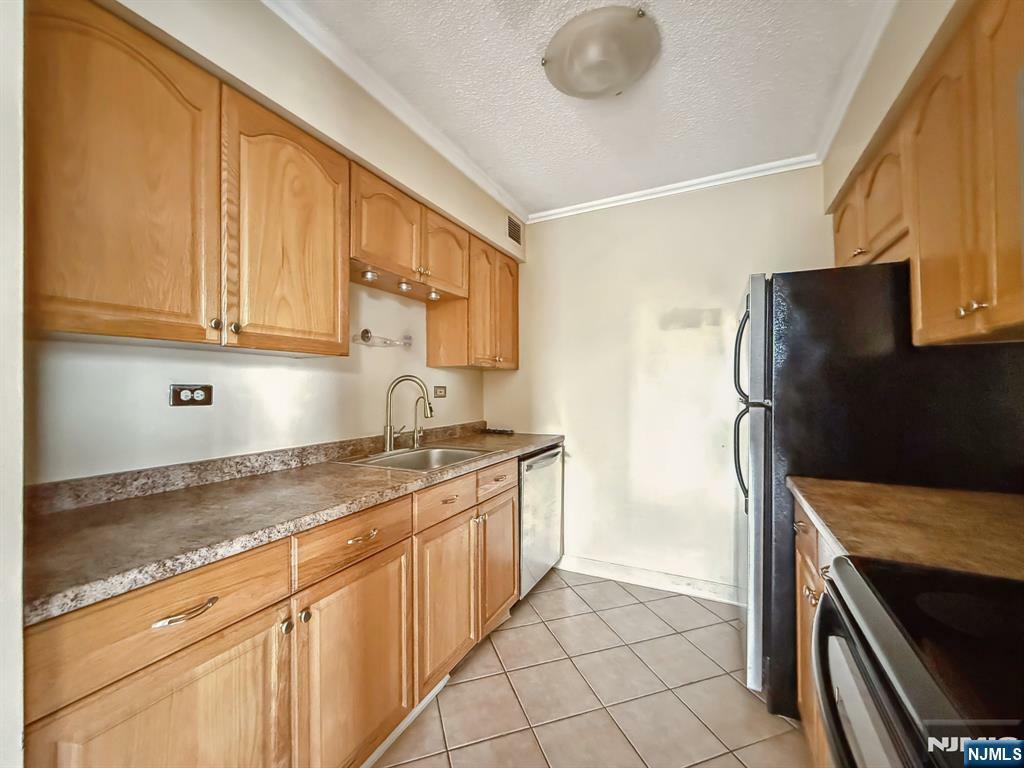 Property Photo:  300 Main Street 501  NJ 07424 