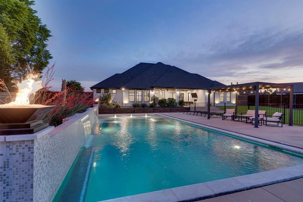 Photo de la propriété:  811 Quint Court  TX 76065 
