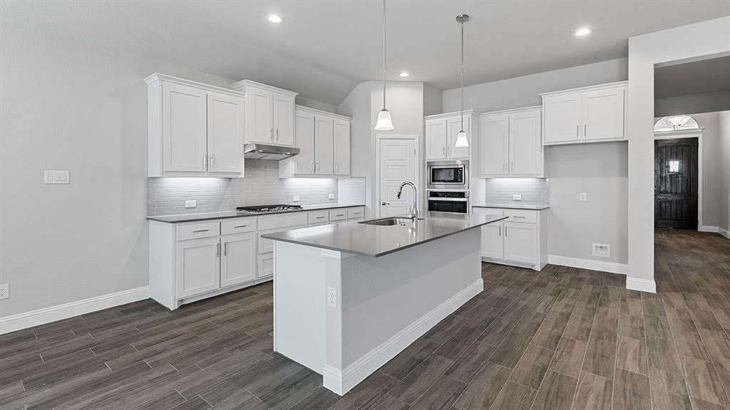 Property Photo: 1717 Swallow Street TX 76205
