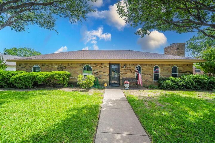 Property Photo: 2138 Wellington Drive TX 75051