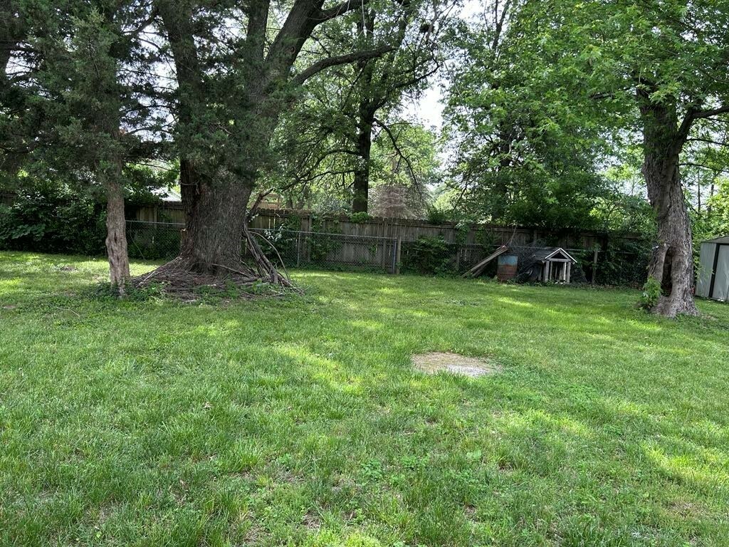 Property Photo: 1002 N Pleasant Street AR 72764
