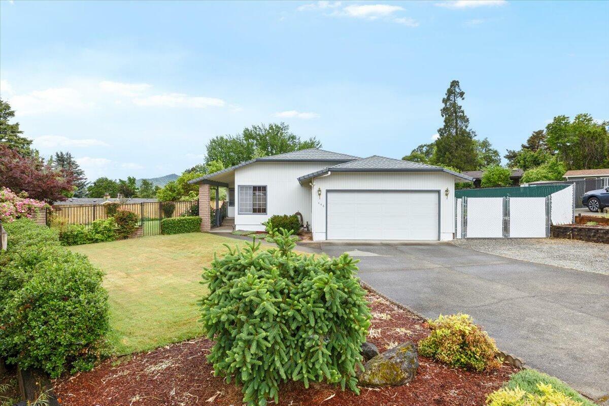 446 NE Sovereign Avenue  Grants Pass OR 97526 photo