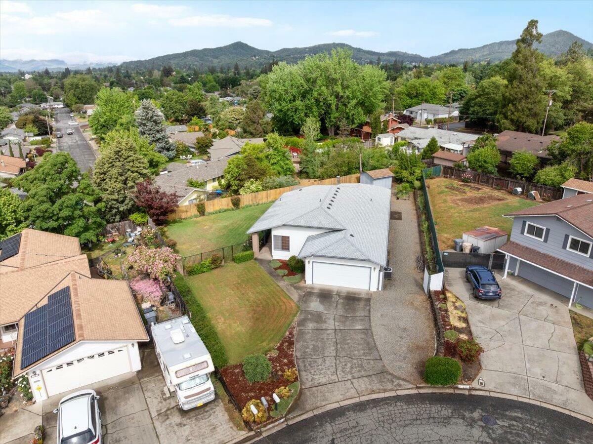 Property Photo: 446 NE Sovereign Avenue OR 97526