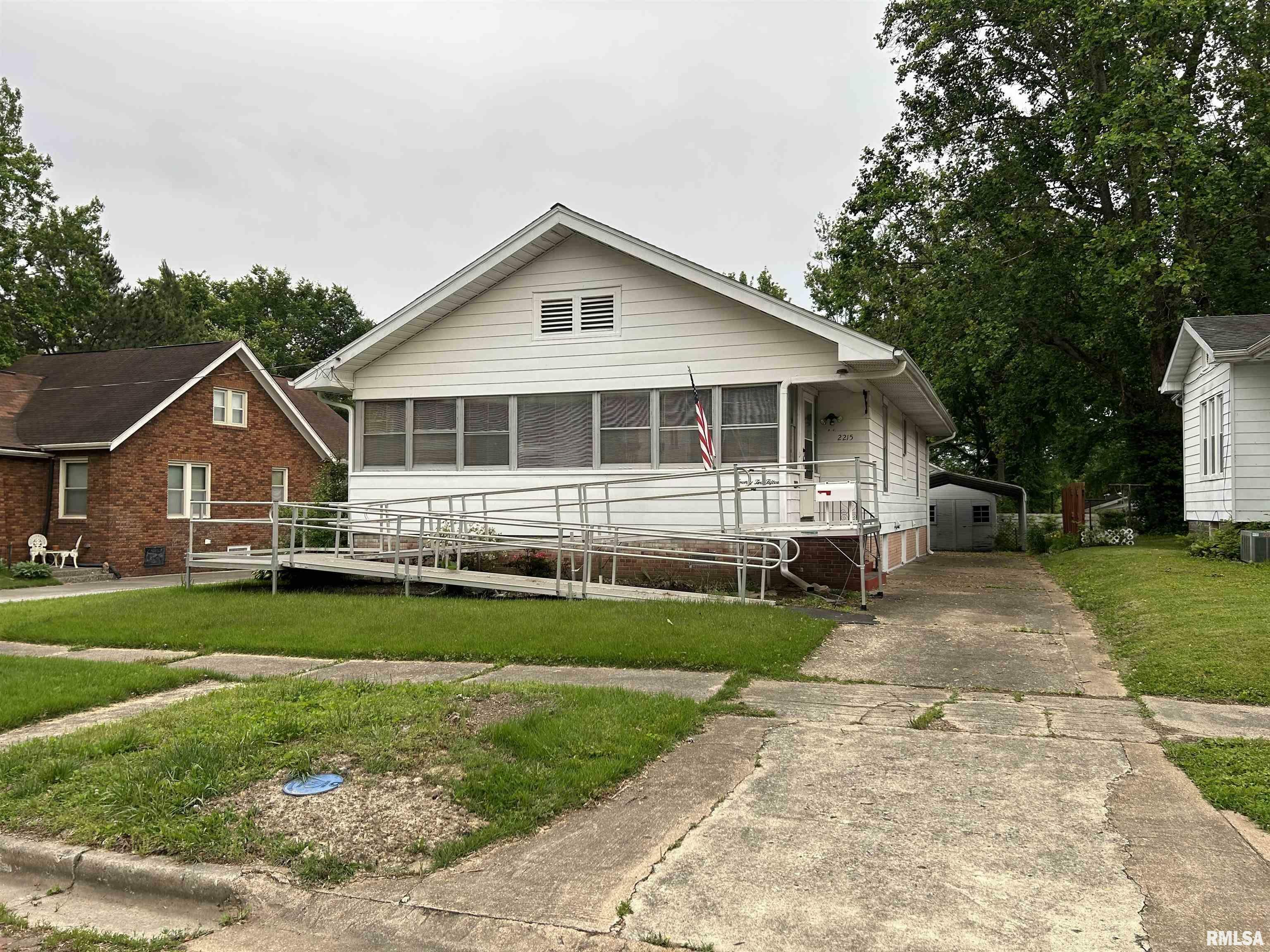 Property Photo: 2215 Clay Street IL 62966