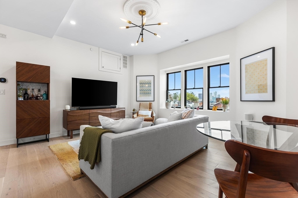 Property Photo:  46 Eutaw St Ph  MA 02128 