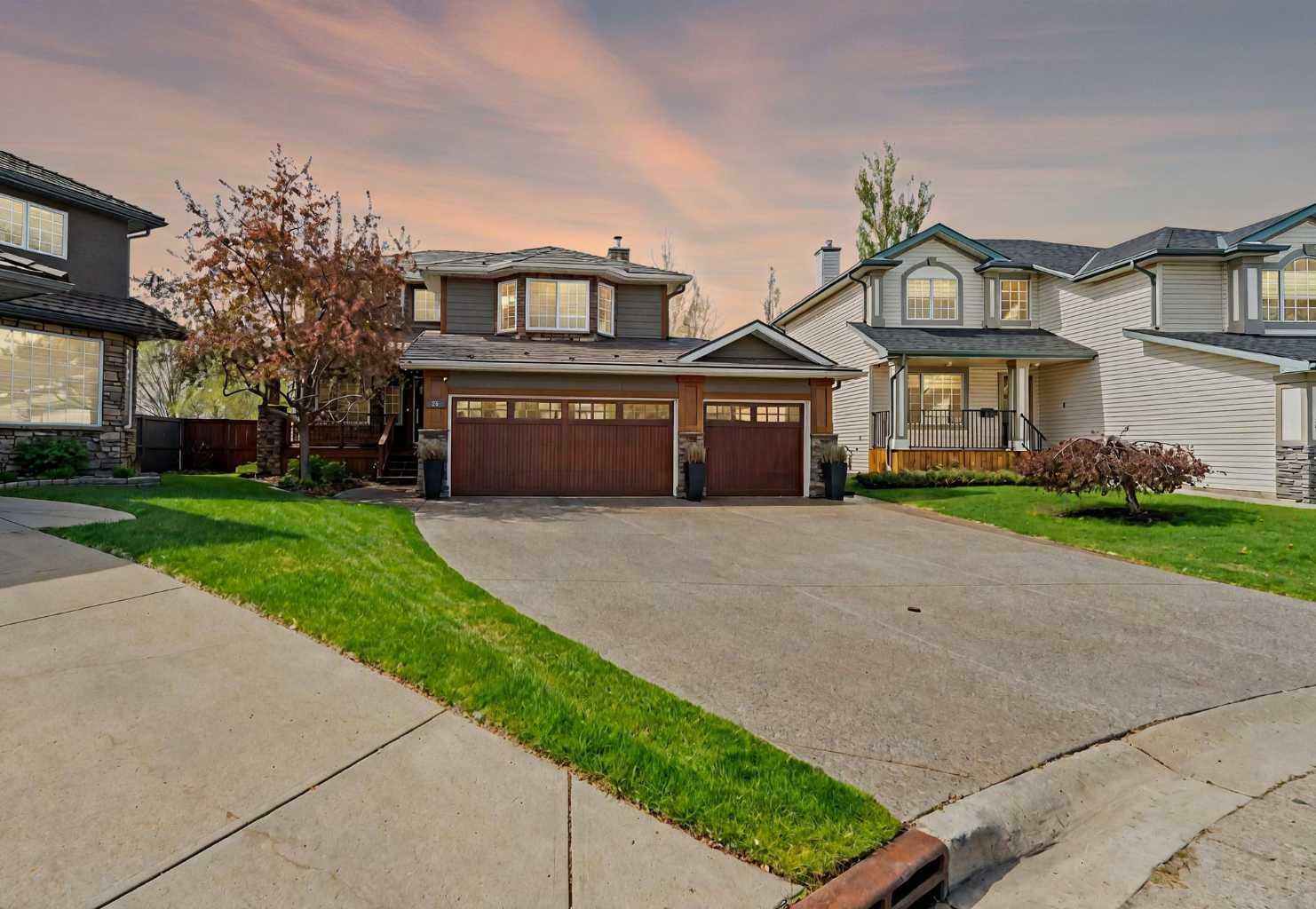 26 Douglasview Road SE  Calgary AB T2Z 2S8 photo