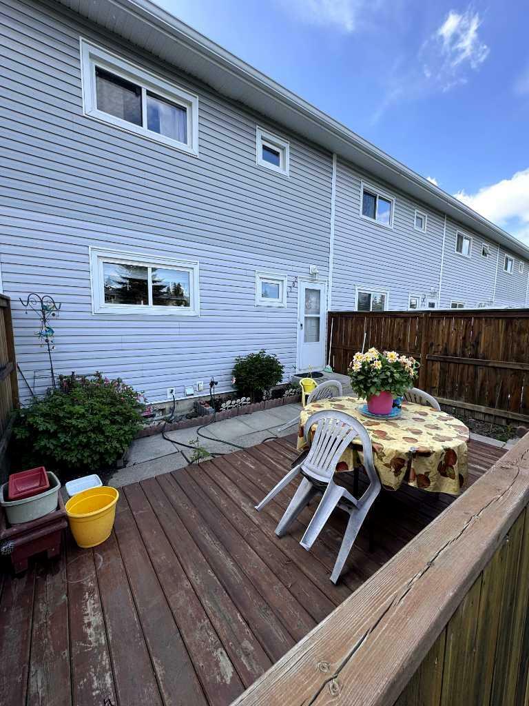 Property Photo: 4709 33 Street 1702 AB T4N 0N6