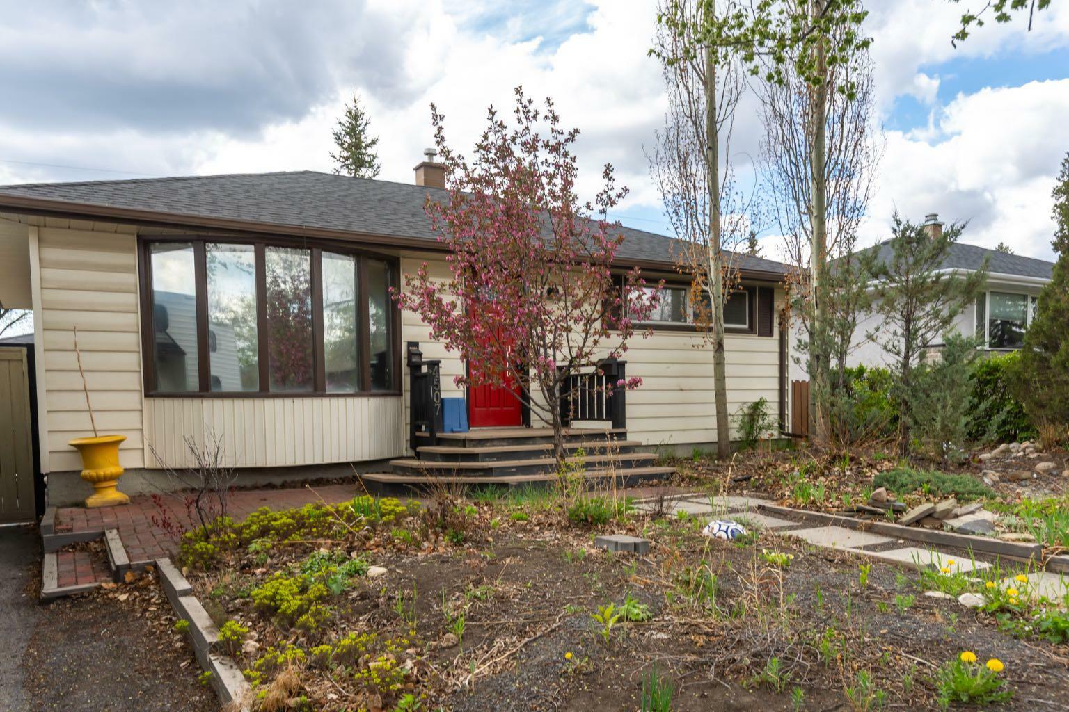 Property Photo: 4507 26 Avenue SW AB T3E 0P8