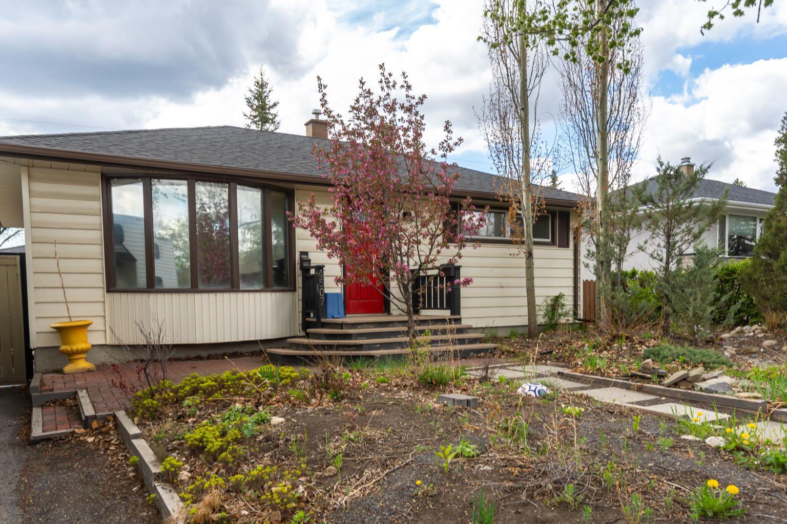 Photo de la propriété: 4507 26 Avenue SW AB T3E 0P8