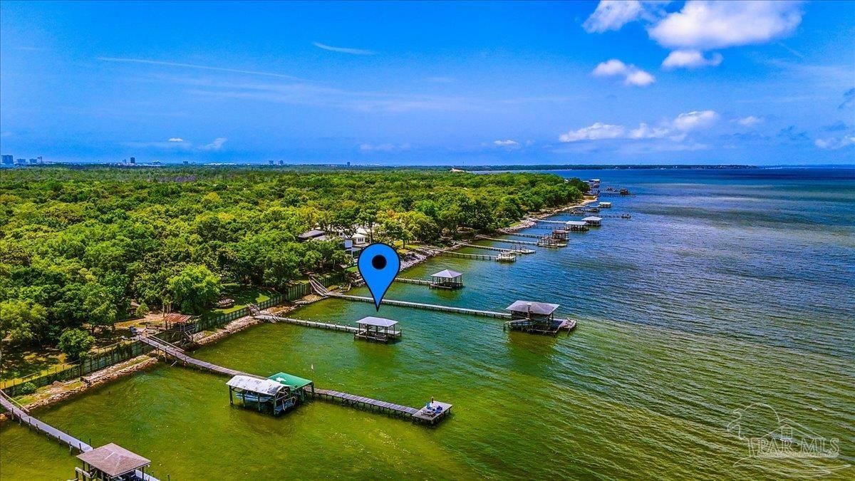 Property Photo: 2424 W Bayshore Rd FL 32563