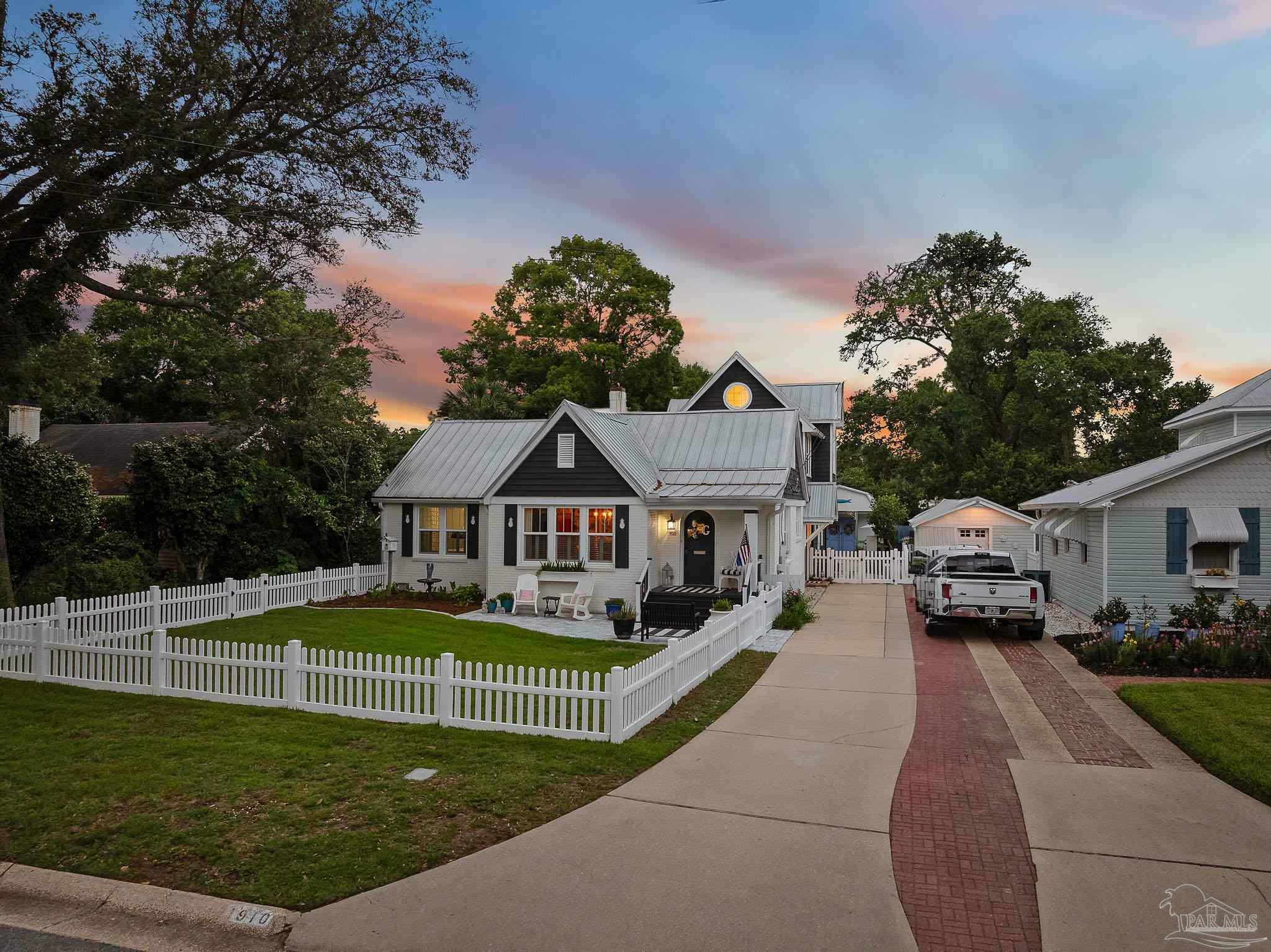 Property Photo: 1910 E Mallory St FL 32503