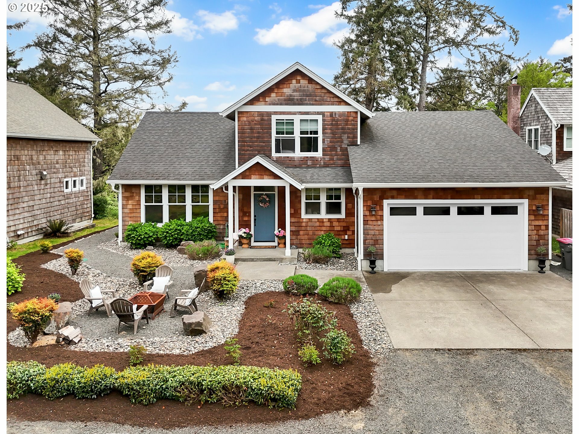 Property Photo: 196 Dylan Ct OR 97138