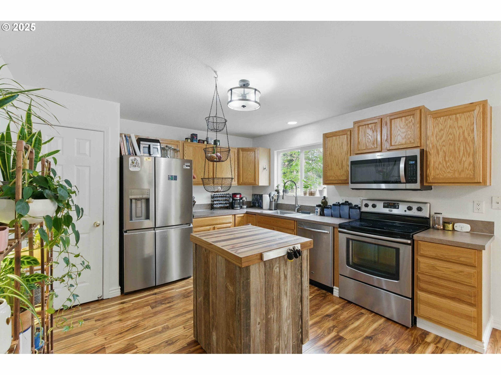 Property Photo: 1155 NW 7th Ave WA 98607