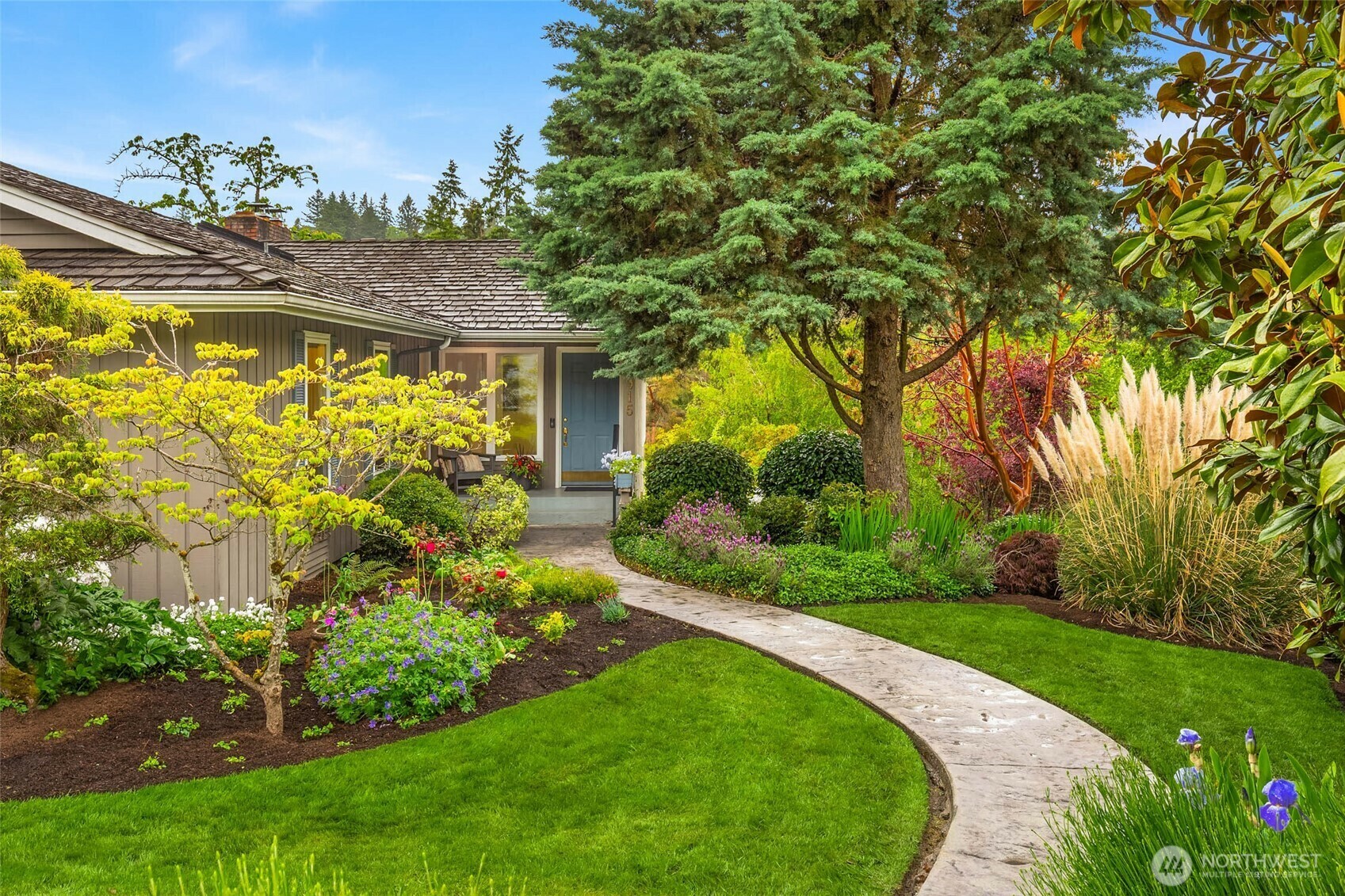 Property Photo: 7915 SE 34th Street WA 98040