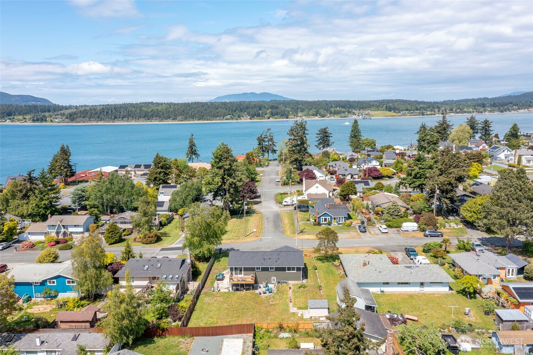 Property Photo:  2101  11th Street  WA 98221 