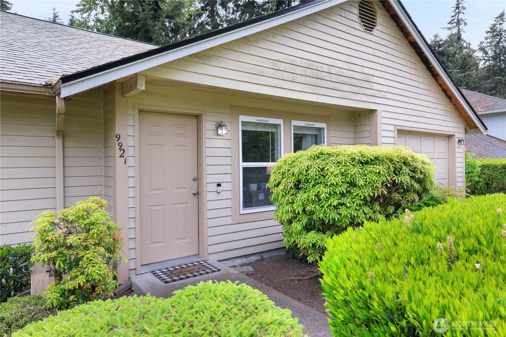 Property Photo: 9921 9923 148th Street Ct E WA 98375