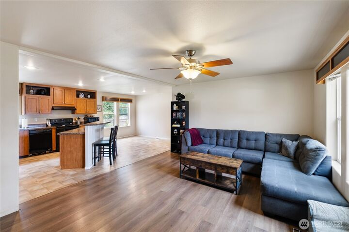 Property Photo:  964  Donald Avenue  WA 98277 