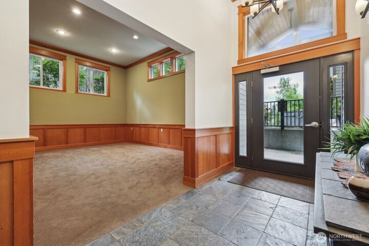Property Photo: 18609 SE Newport Way 107 WA 98027