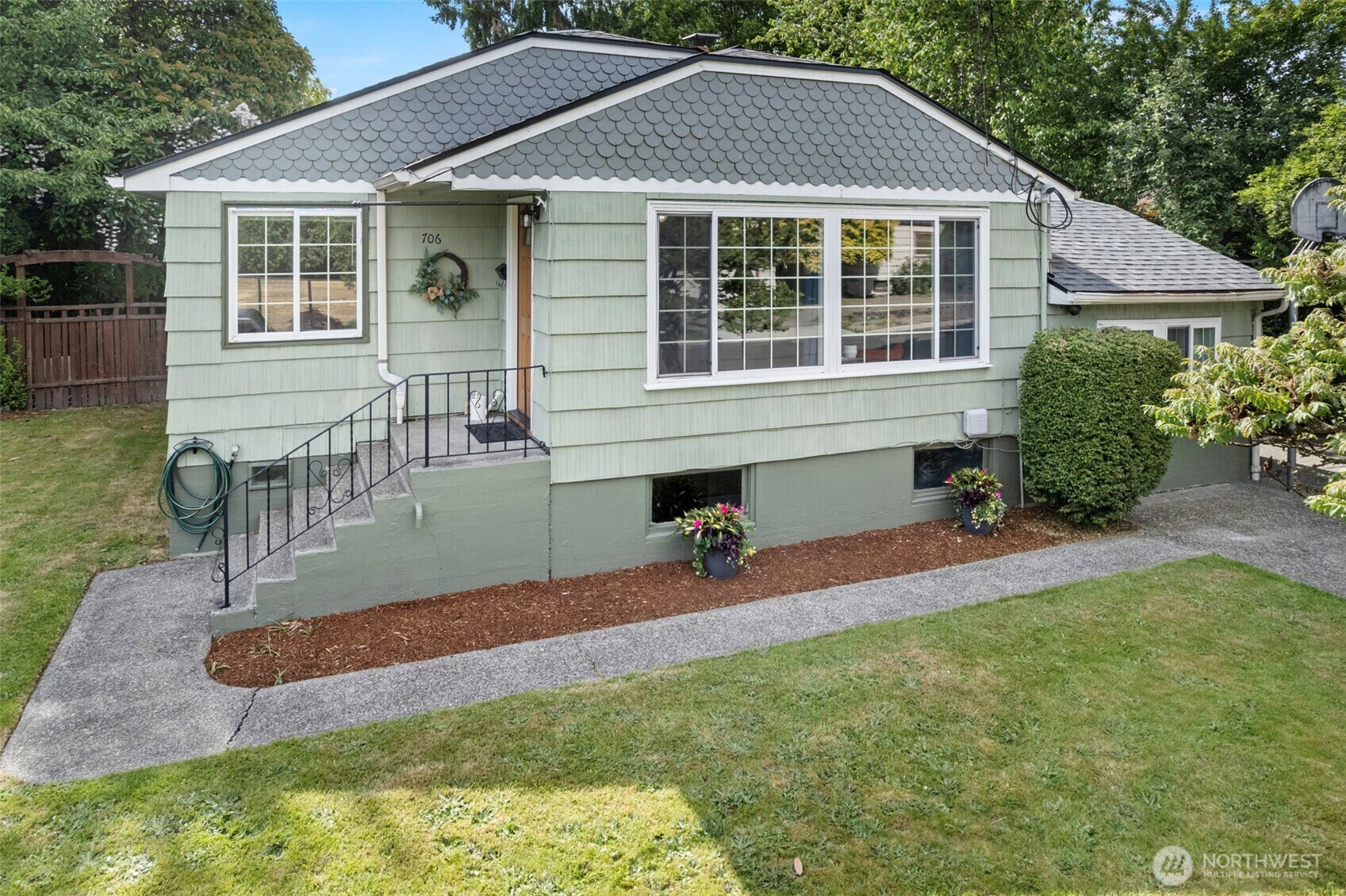 706  4th Street NE  Puyallup WA 98372 photo