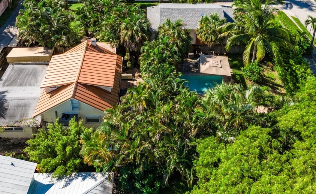 Property Photo:  341 NE 7th Avenue  FL 33483 
