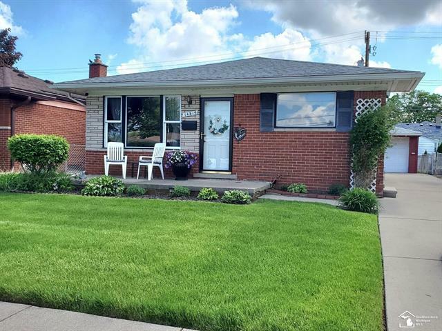 Property Photo: 14815 Morris Avenue MI 48101