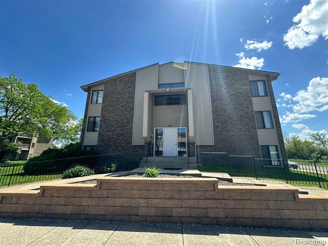 30475 W 14 Mile Road 95  Farmington Hills MI 48334 photo