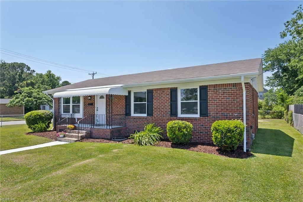 Property Photo: 2406 Effingham St VA 23704