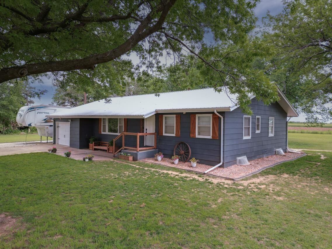 Property Photo: 33874 77th Rd KS 67005