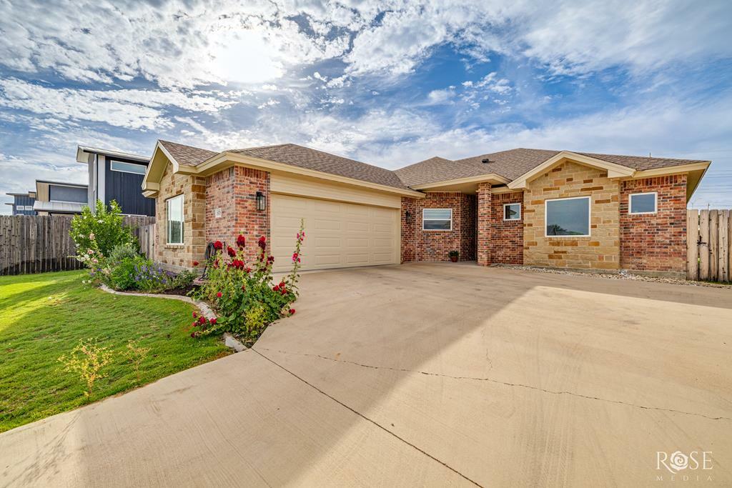 Property Photo: 1978 Colonial Dr TX 76904