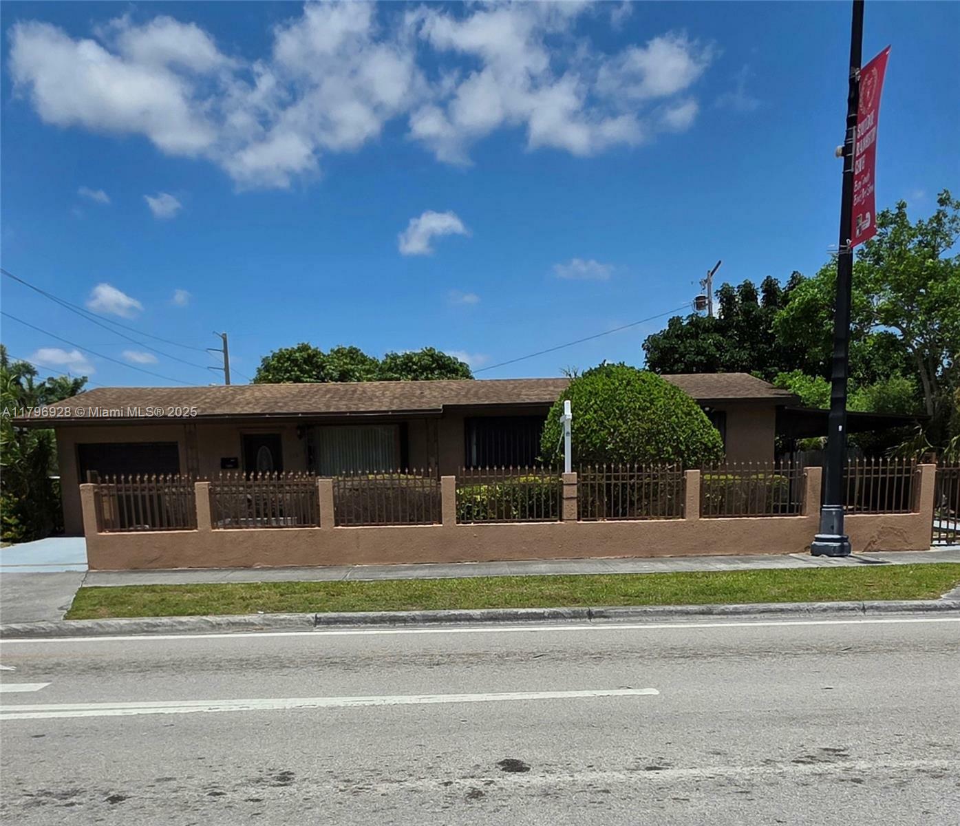 Property Photo: 11615 Lincoln Blvd FL 33176