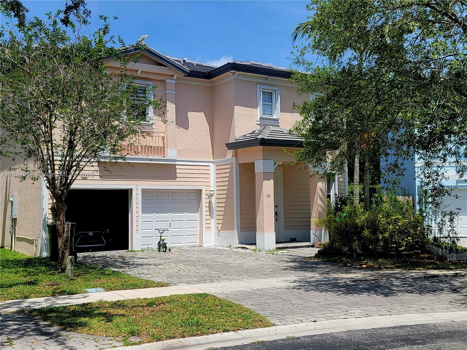 285 NE 32nd Ter .  Homestead FL 33033 photo