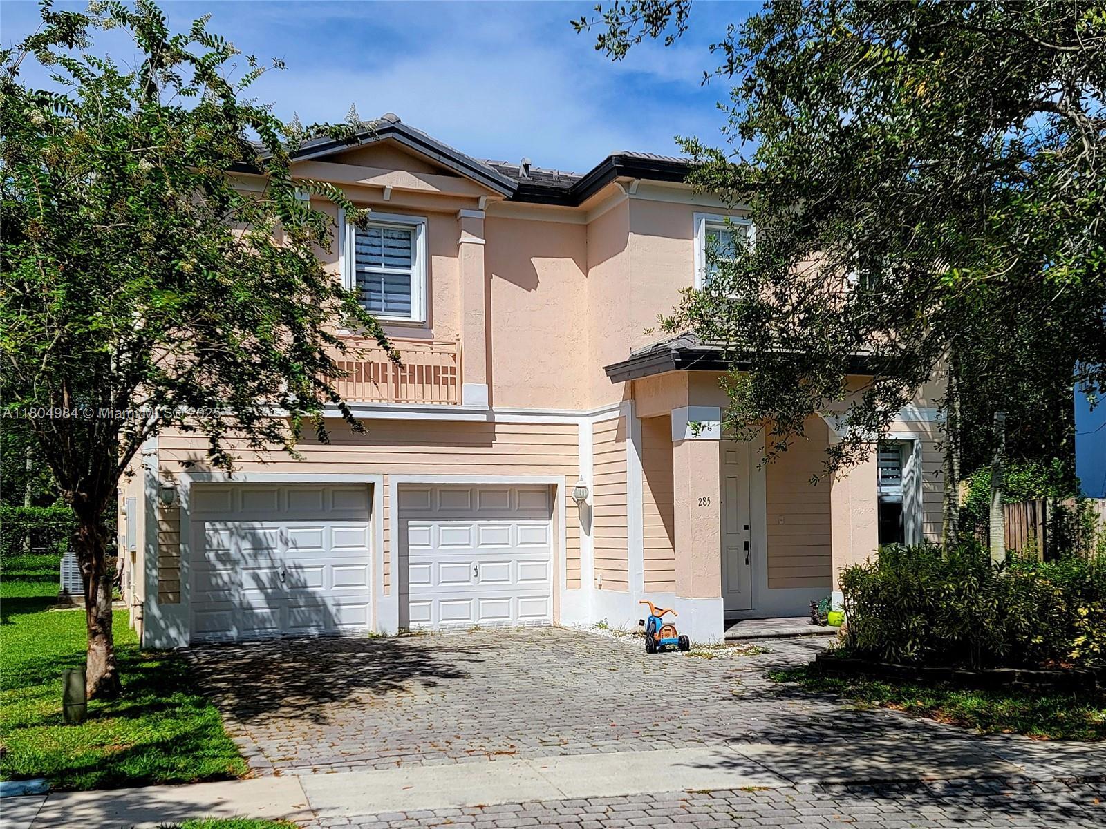 Property Photo: 285 NE 32nd Ter FL 33033