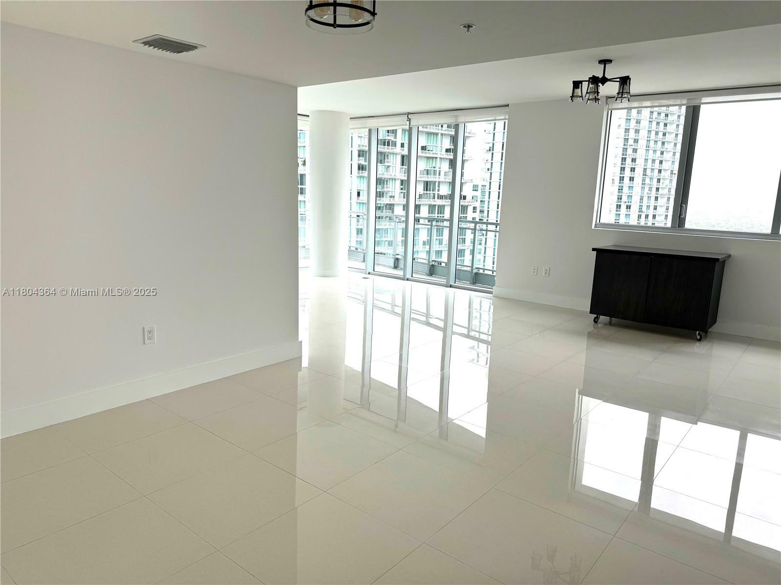 Property Photo: 92 SW 3rd St 1605 FL 33130