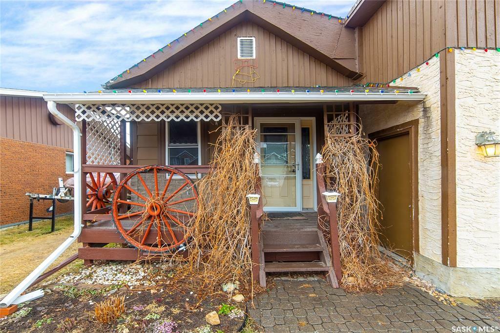 Property Photo:  204 5th Avenue  SK S0K 0A0 