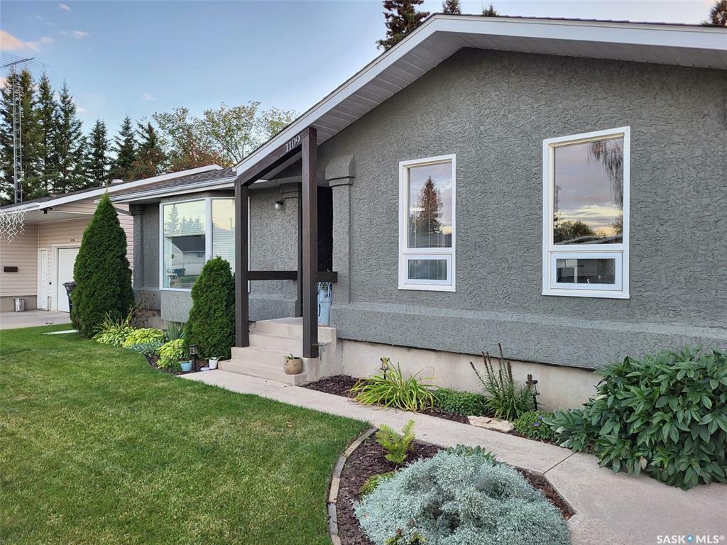 Property Photo: 1109 10th Street SK S0K 2A0
