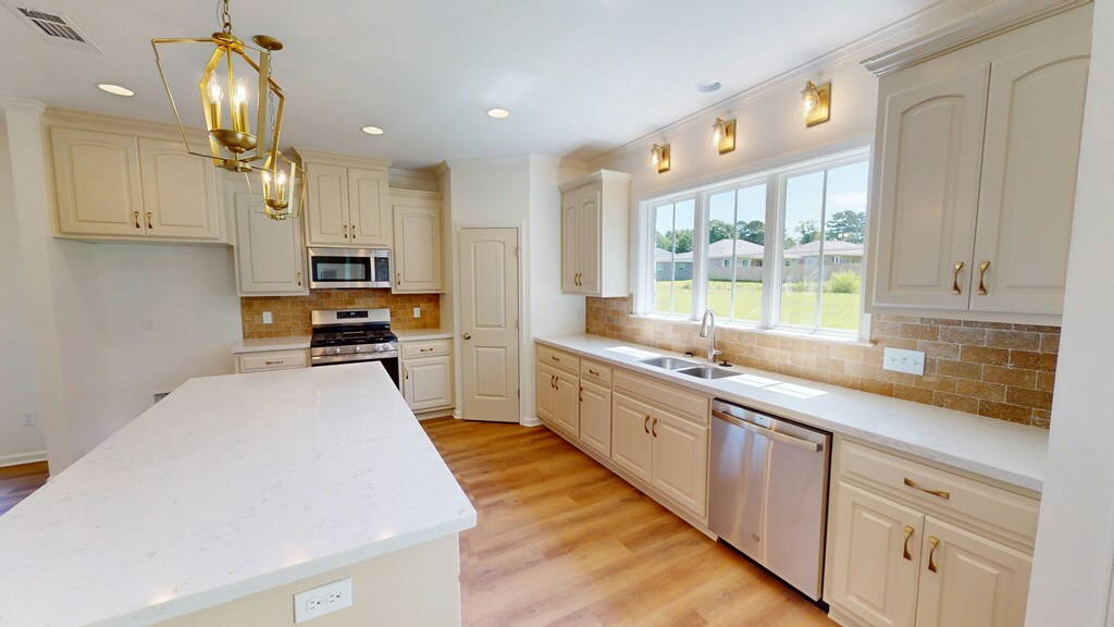 Property Photo: 205 Courtland AL 36301