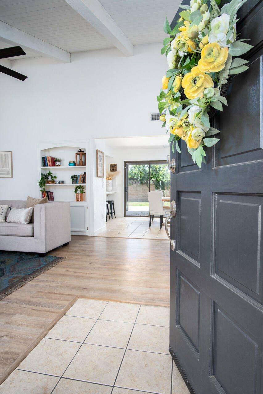 Property Photo: 1937 S Royal Oaks Drive CA 93277