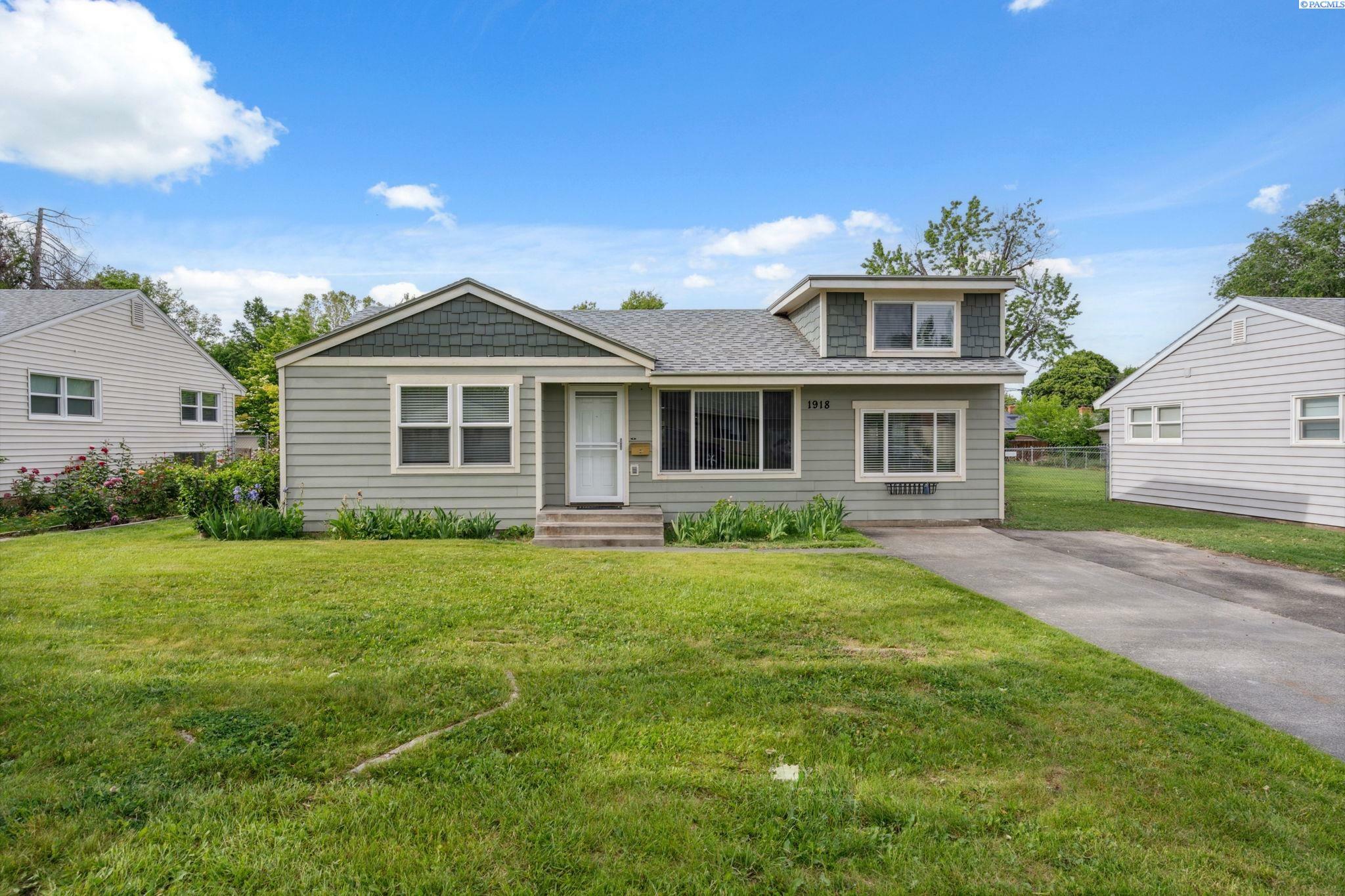 Property Photo: 1918 W 3rd Ave WA 99336-3242