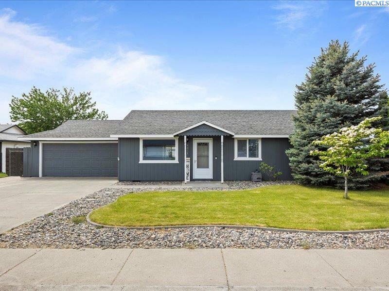 Property Photo: 4811 Holly Way WA 99353