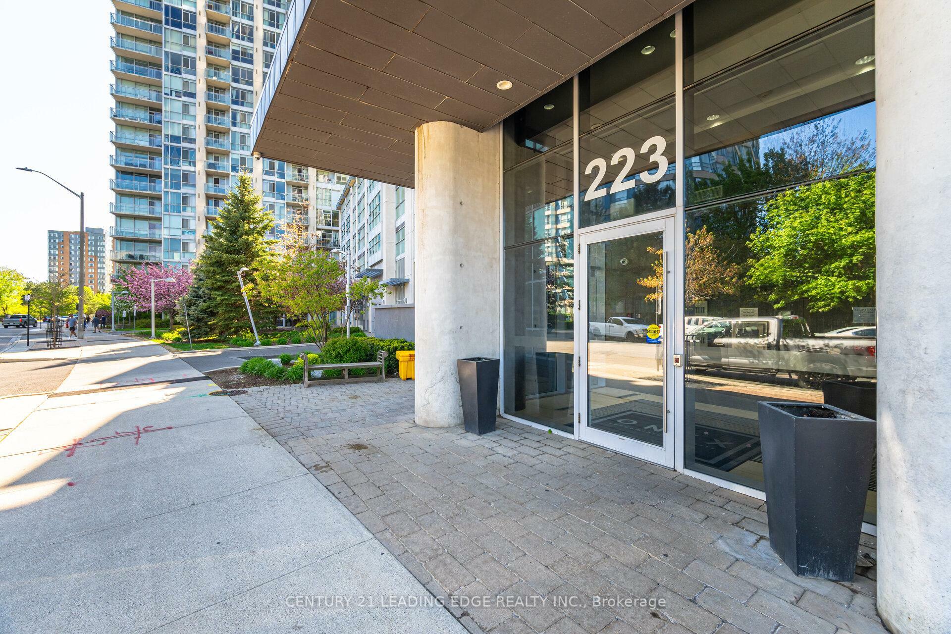 Photo de la propriété:  223 Webb Drive S 201  ON L5B 0E8 