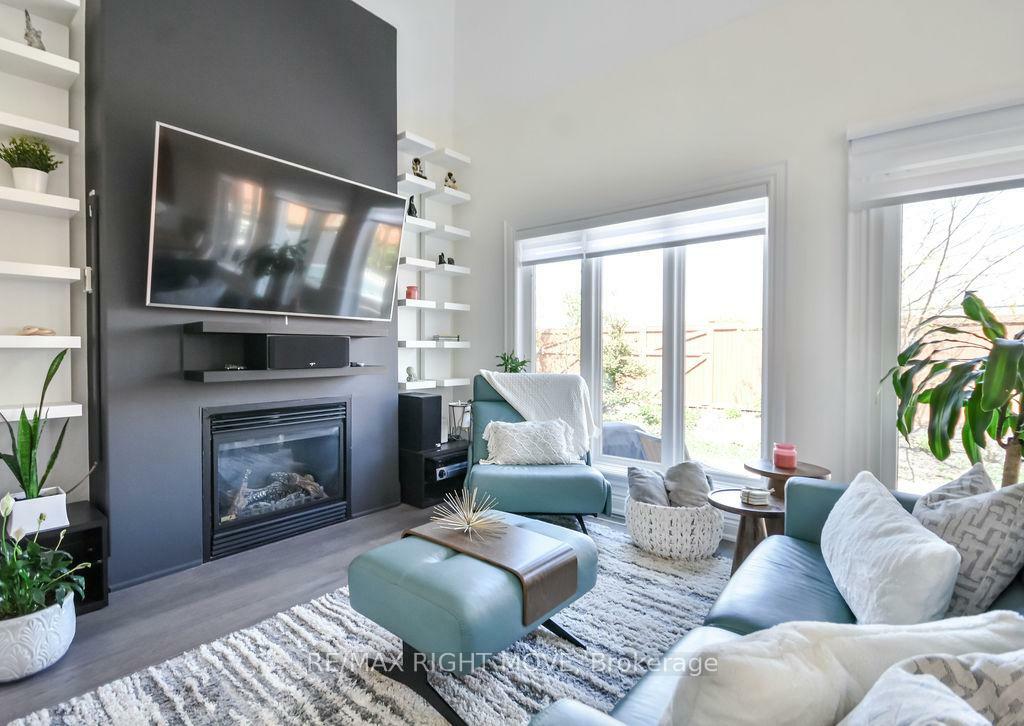Photo de la propriété: 10 Invermara Court 28 ON L3V 0B7