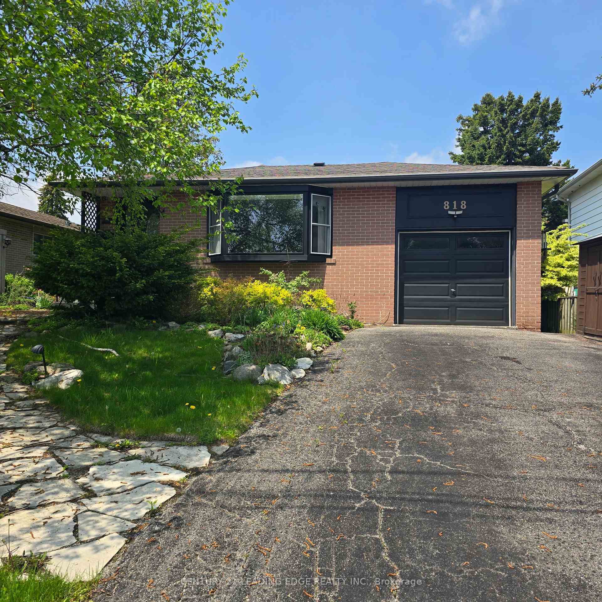 Photo de la propriété: 818 Sanok Drive ON L1W 2R2