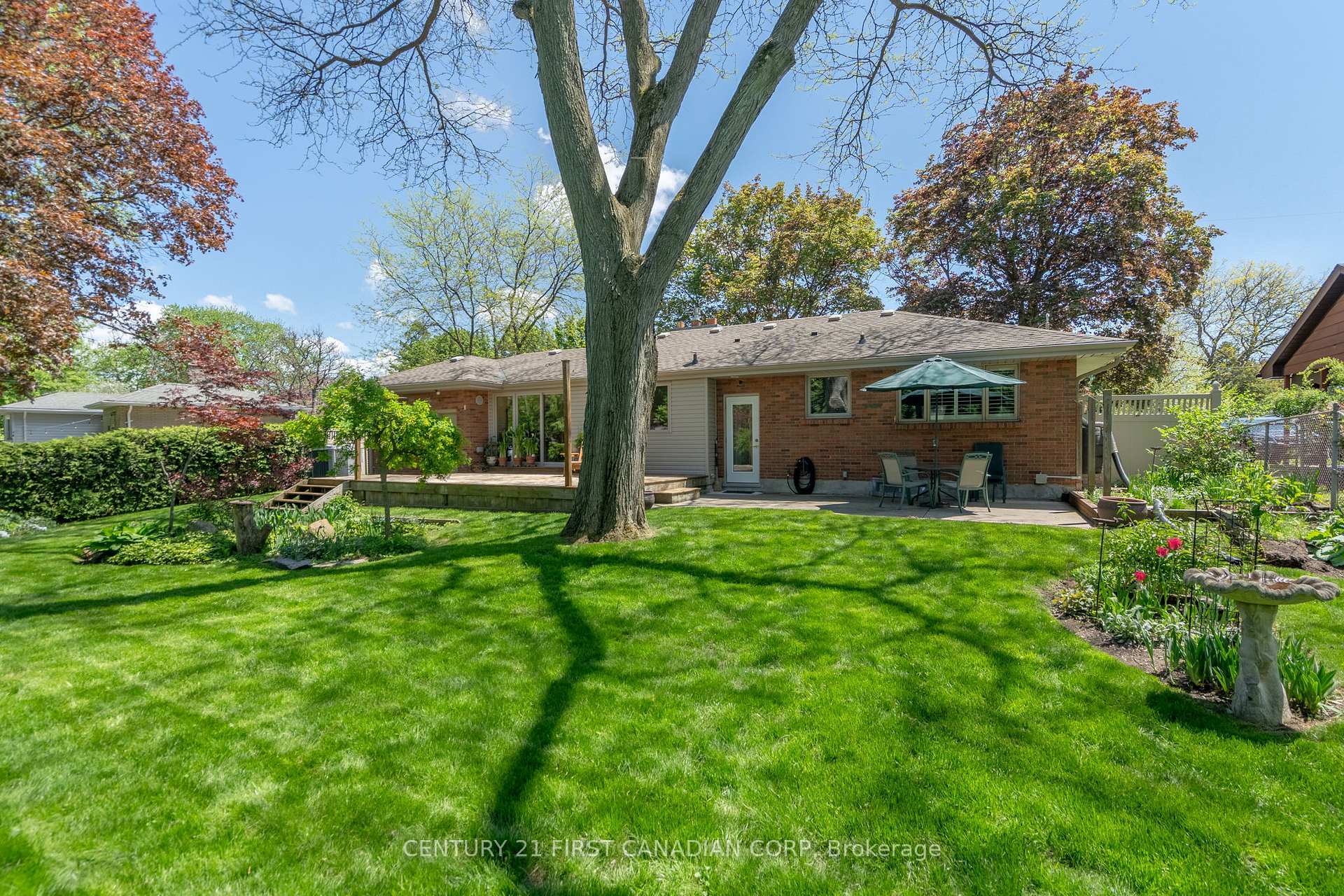 Photo de la propriété: 631 Oakridge Drive E ON N6H 3G3