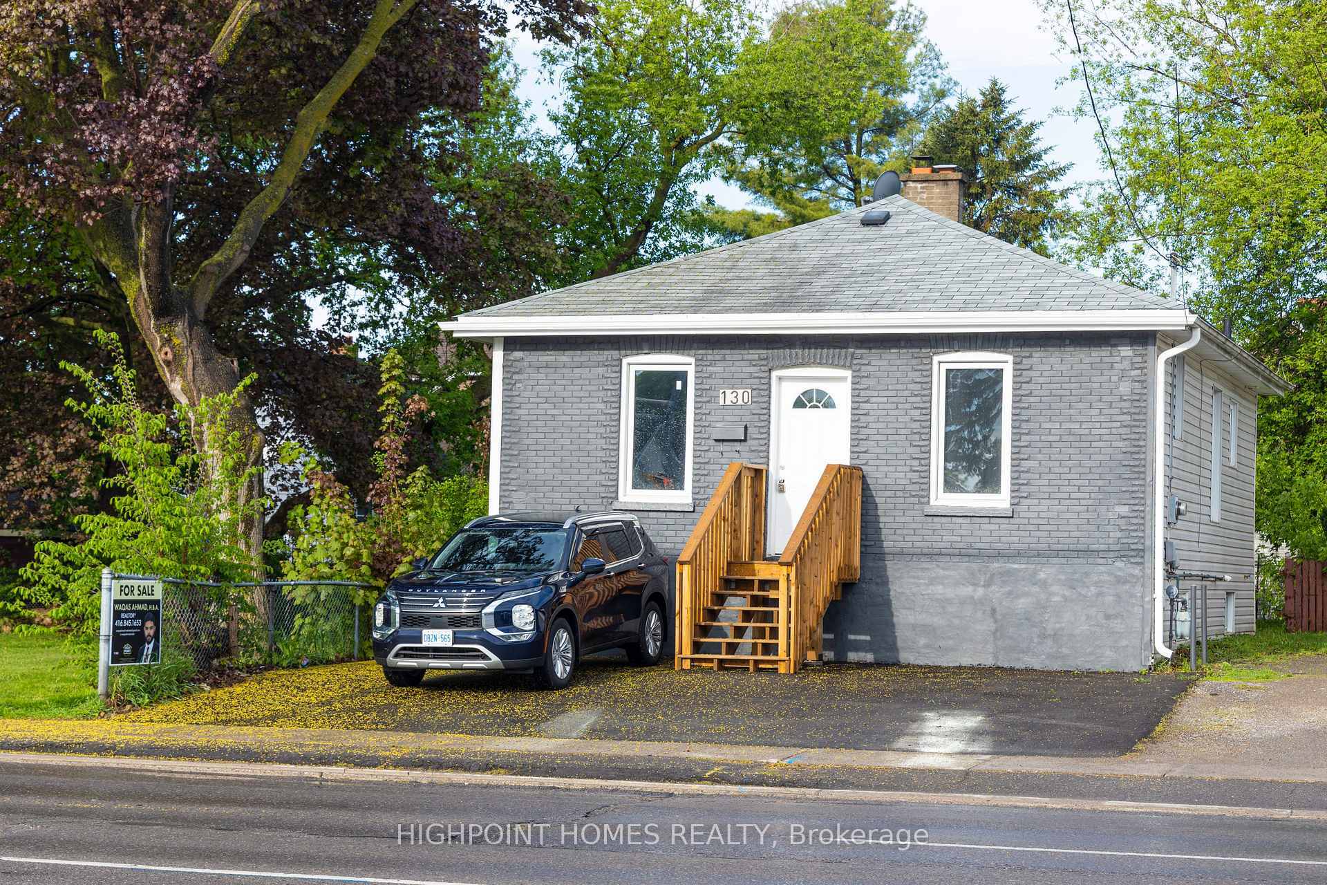 Property Photo: 130 Park Road S ON L1J 4G9