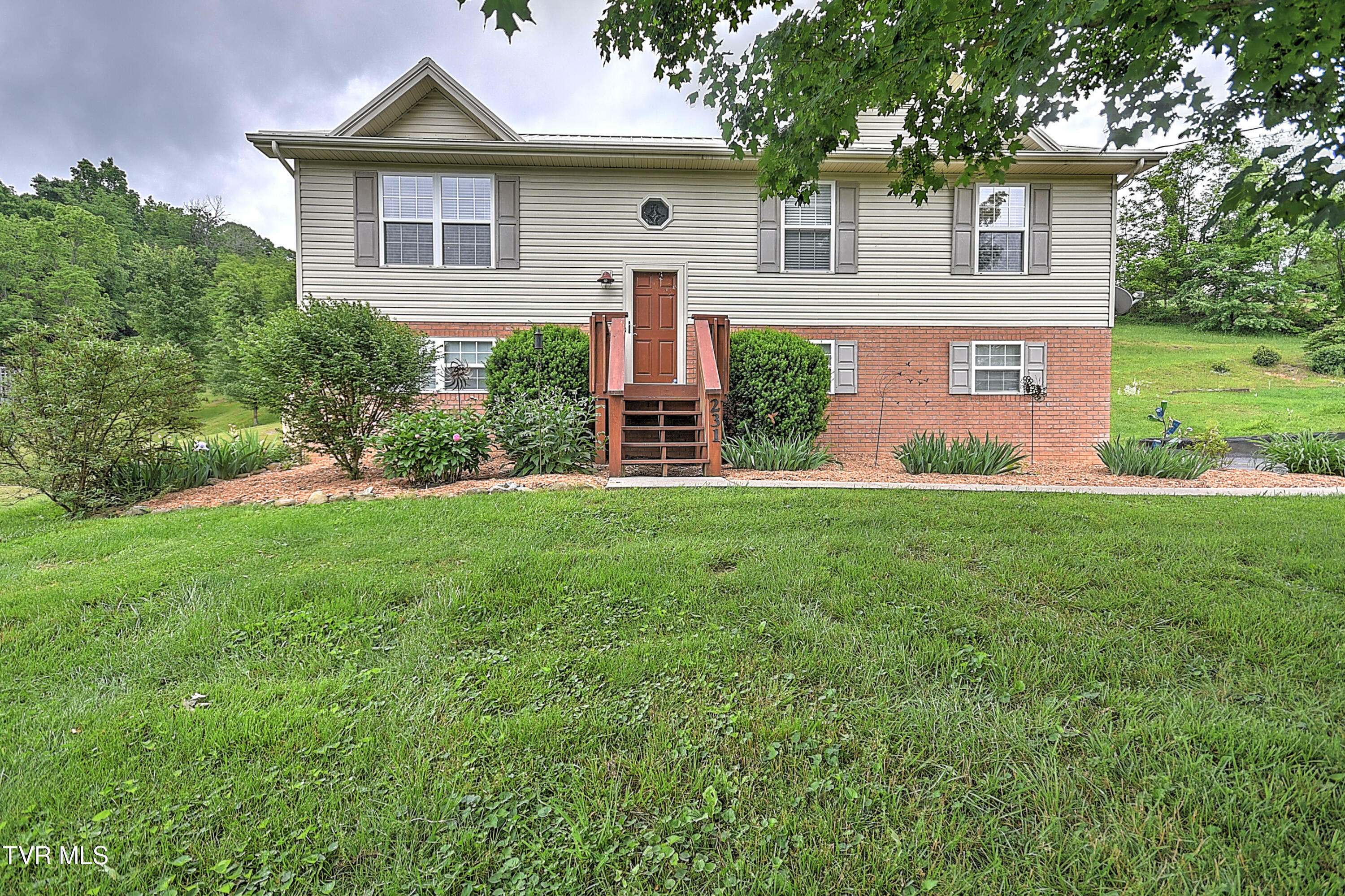 Property Photo: 231 Maple Ridge Drive TN 37659