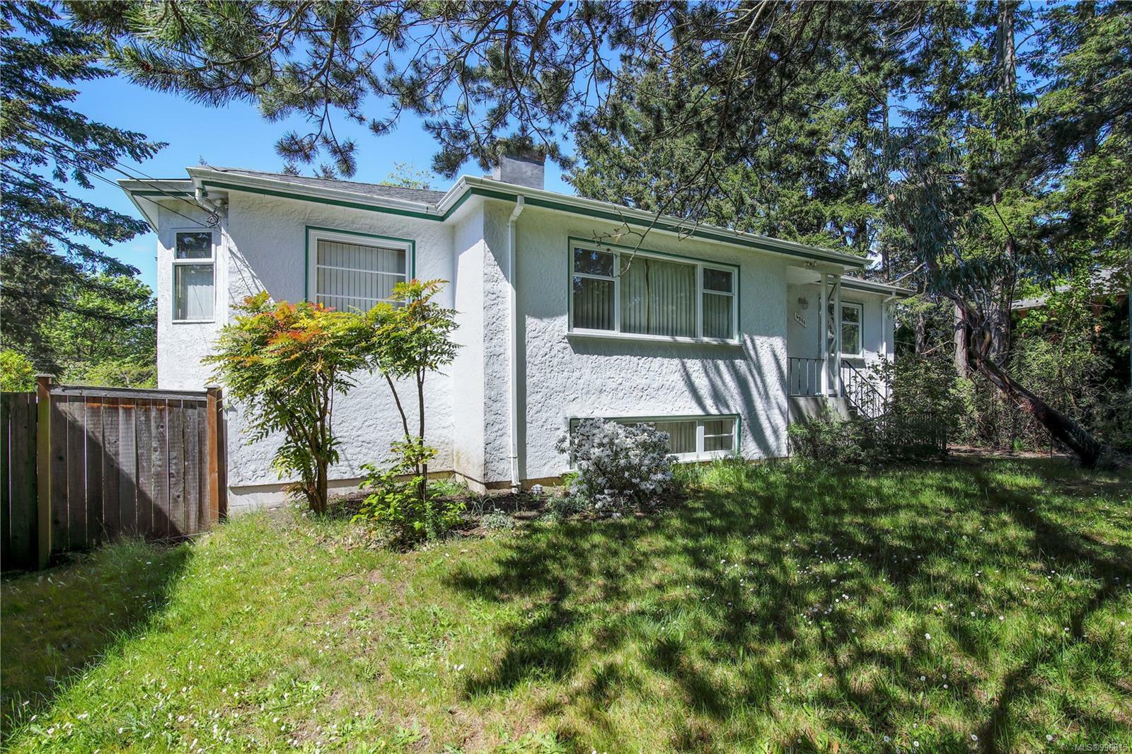 Property Photo: 4090 Gordon Head Rd BC V8N 3Y1