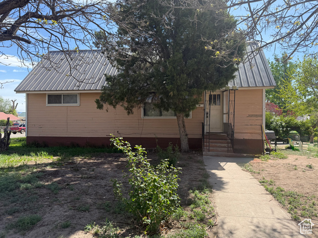 Property Photo: 479 S Vernal Ave UT 84078
