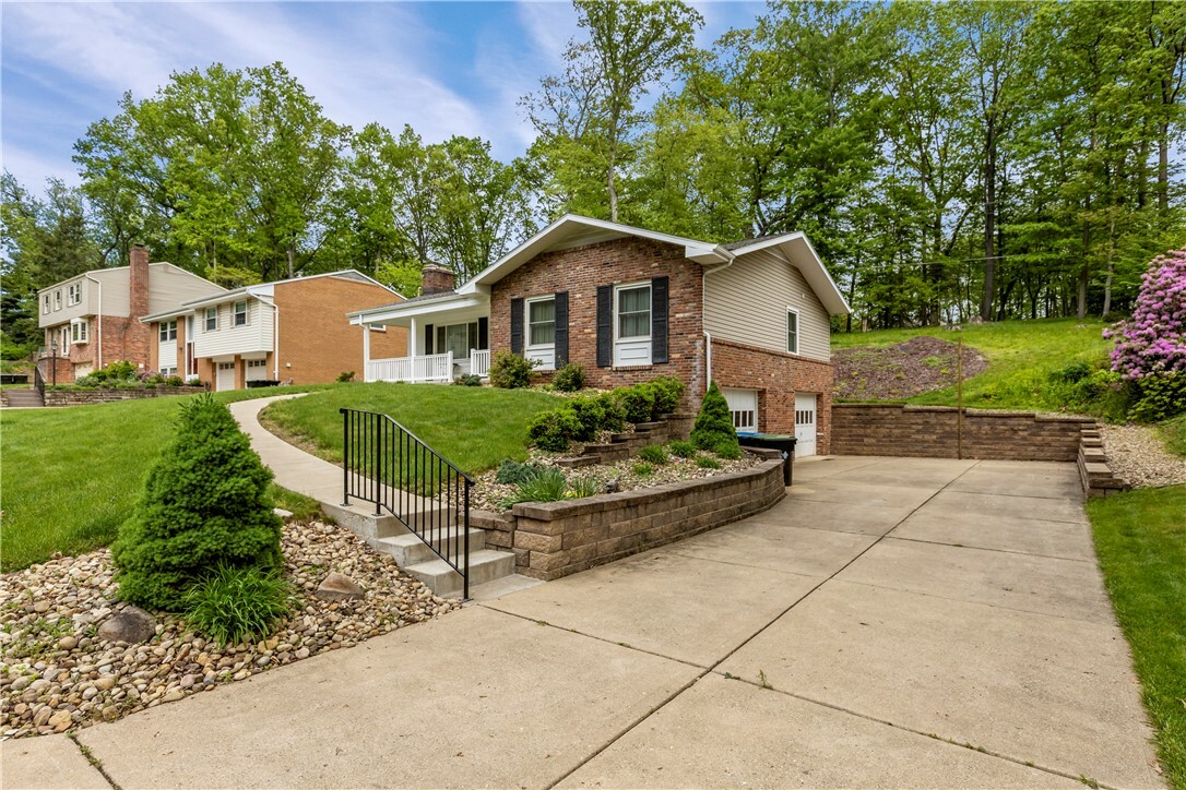 Property Photo: 1184 Prince Andrew Ct PA 15237