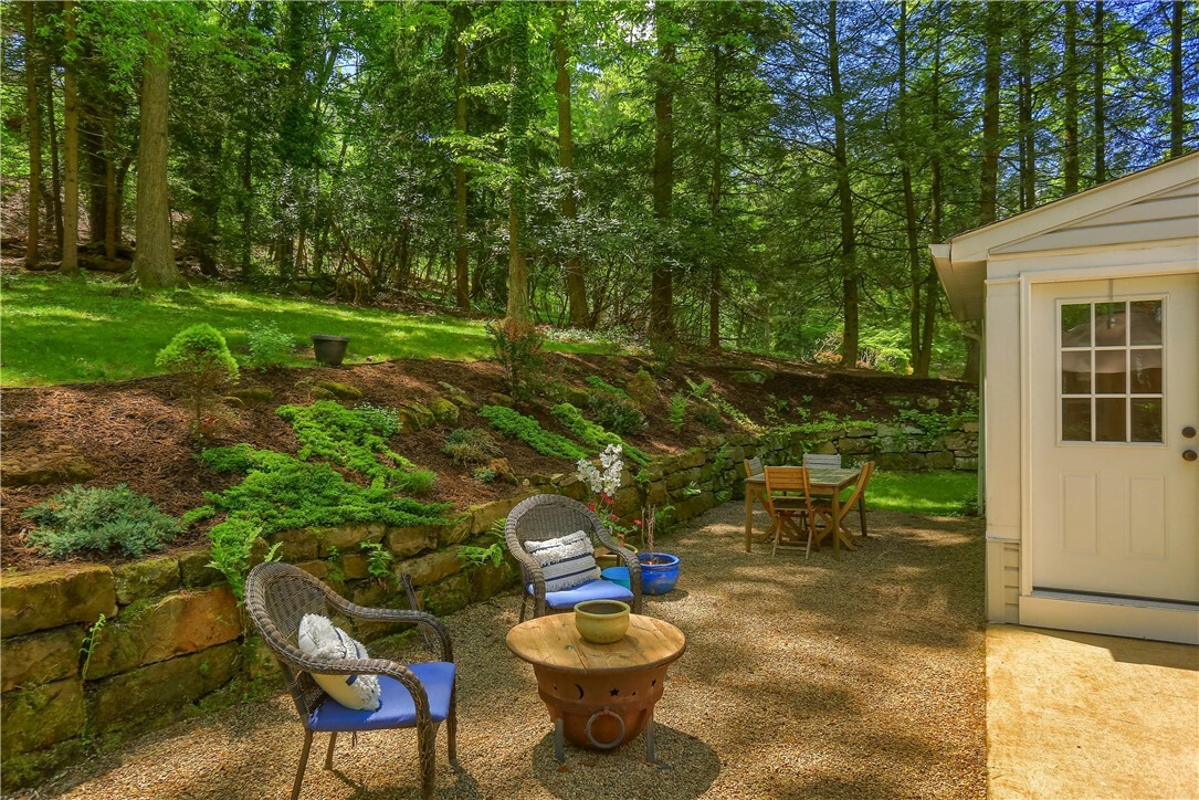 Property Photo: 1036 Woodhill Dr PA 15044